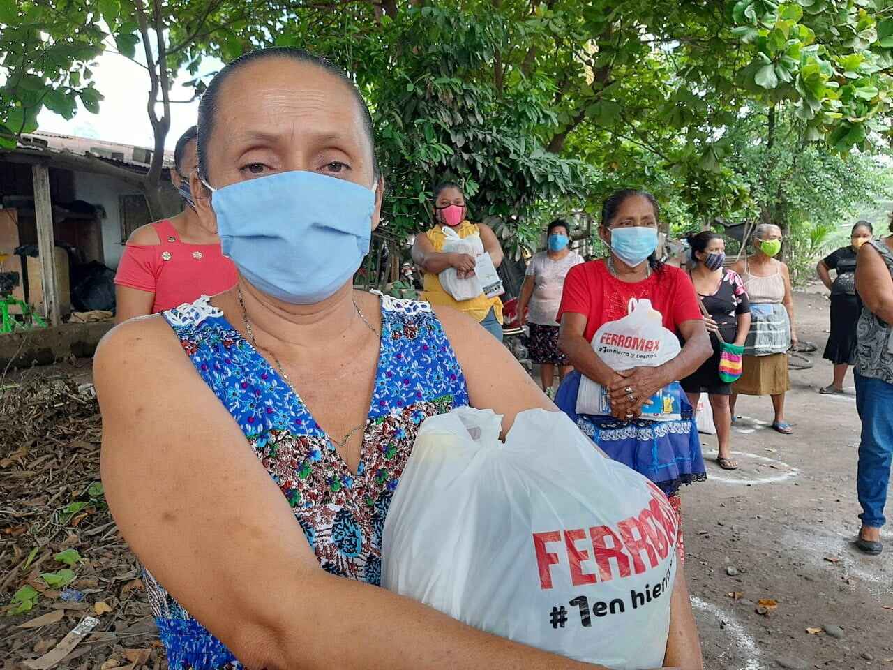 Ferromax entrega donativos a familias guatemaltecas