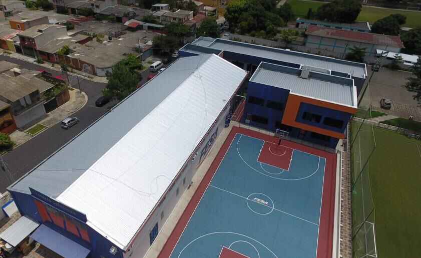 Galvanissa apoya a la juventud salvadoreña
